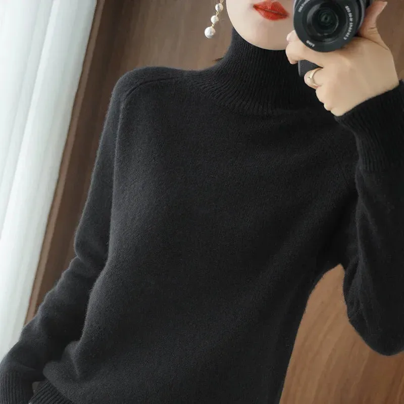 A trendy basic sweater in merino wool and cashmere