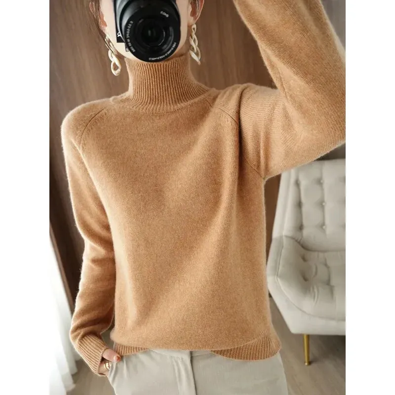 A trendy basic sweater in merino wool and cashmere
