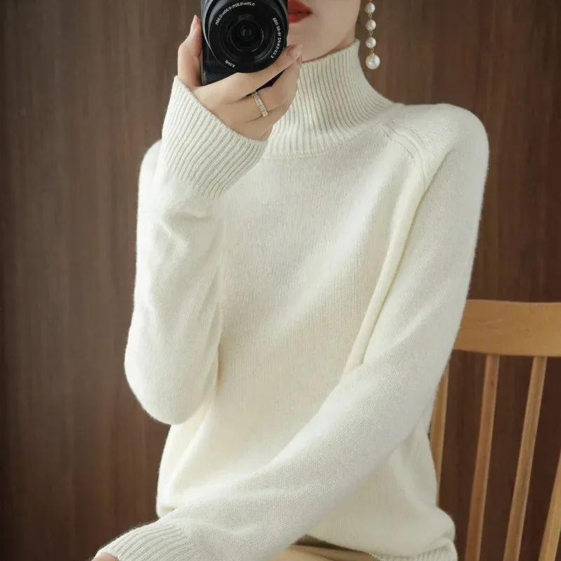 A trendy basic sweater in merino wool and cashmere