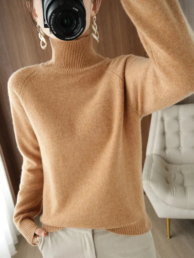 A trendy basic sweater in merino wool and cashmere