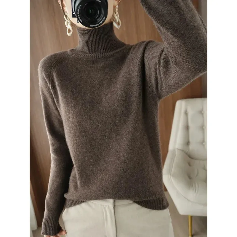 A trendy basic sweater in merino wool and cashmere