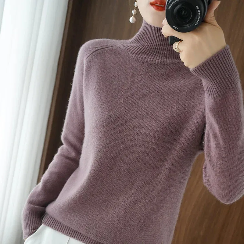 A trendy basic sweater in merino wool and cashmere