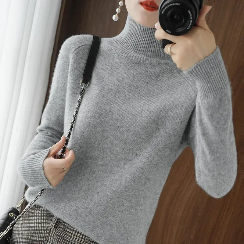 A trendy basic sweater in merino wool and cashmere