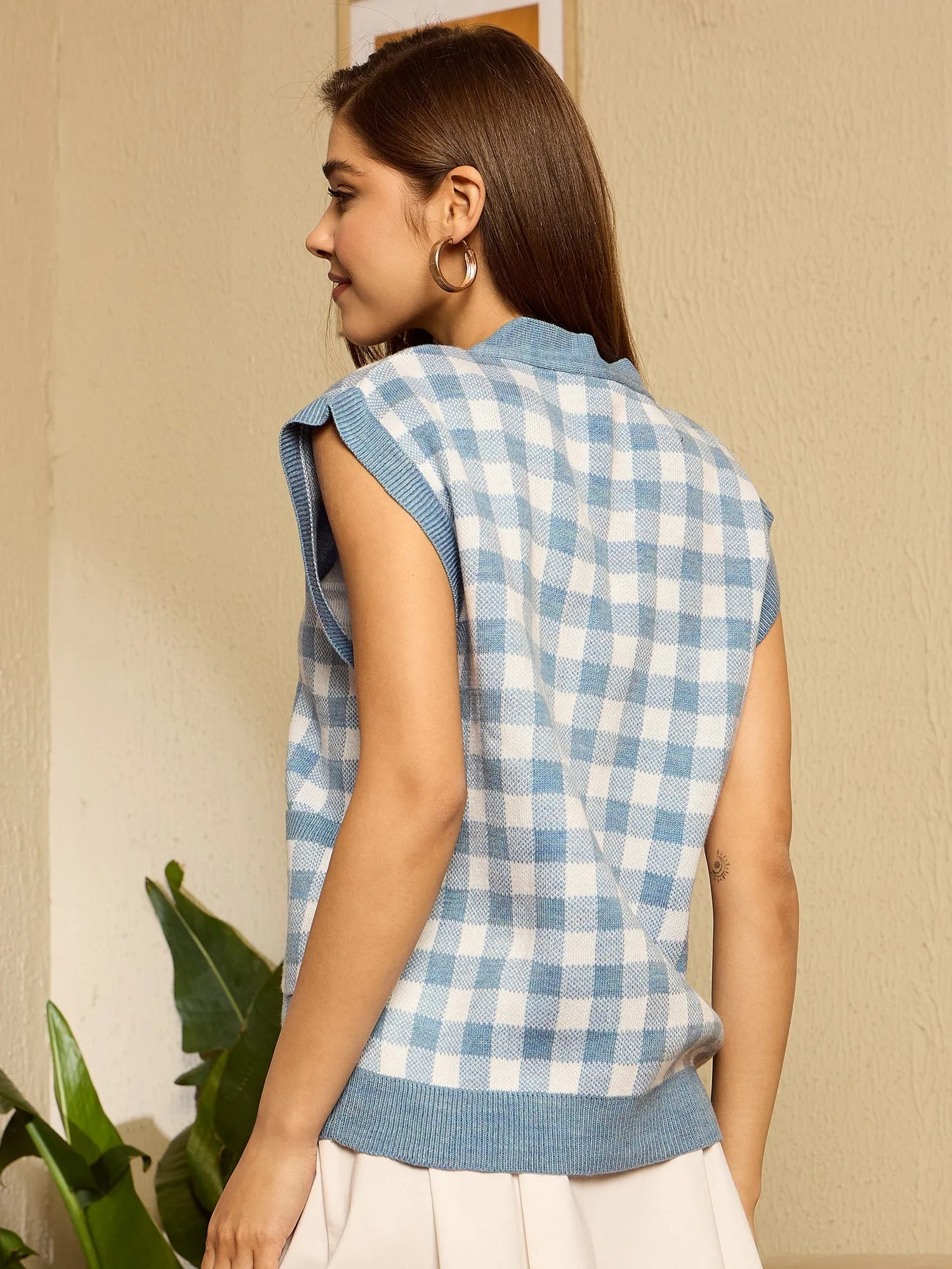 Berrylush Women Blue Checked V-Neck Sleeveless Front Open Knitted Regular Cardigan