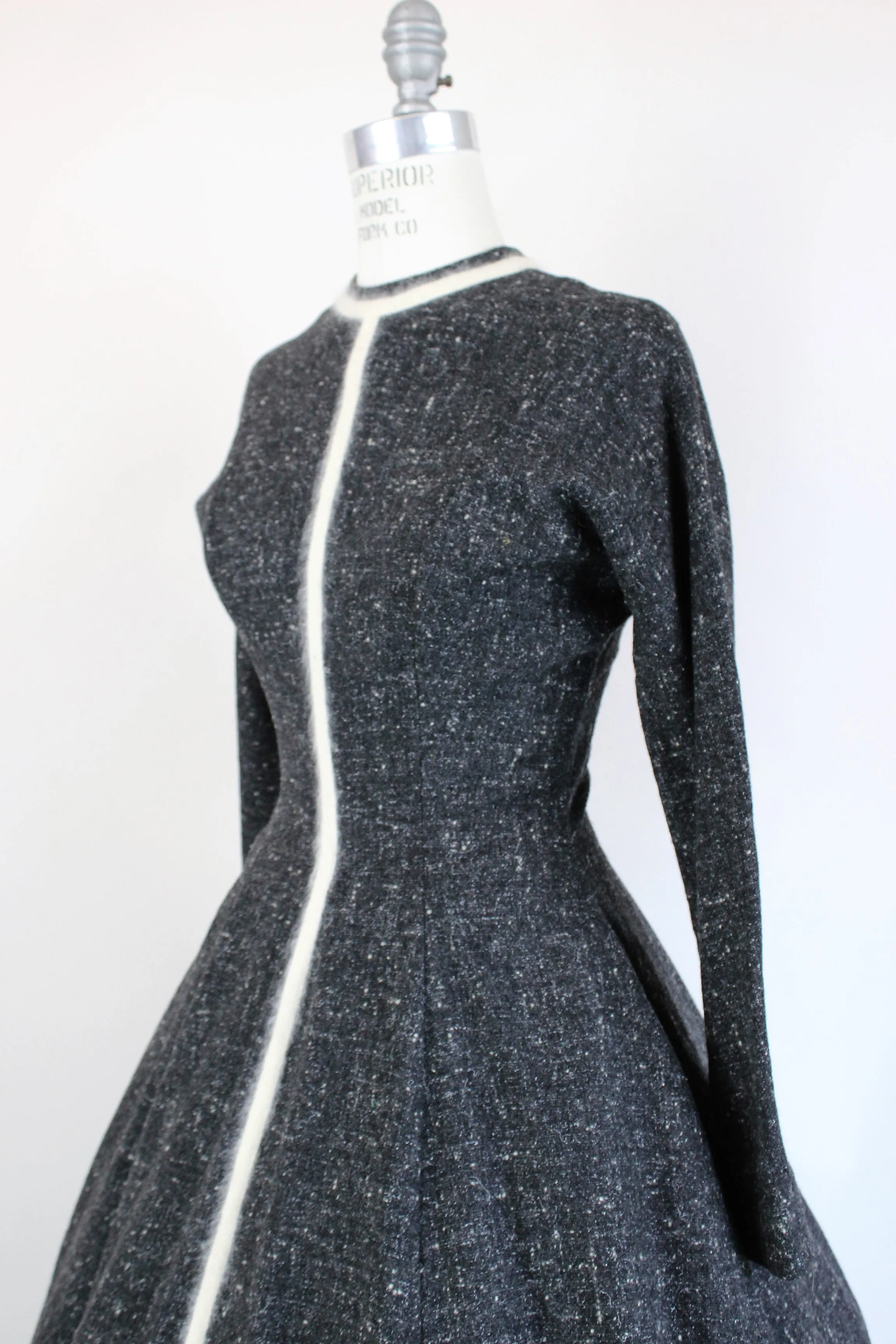 Vintage 1950s Beldon Cann New Look Gray Tweed Dress With Pockets And Angora Trim
