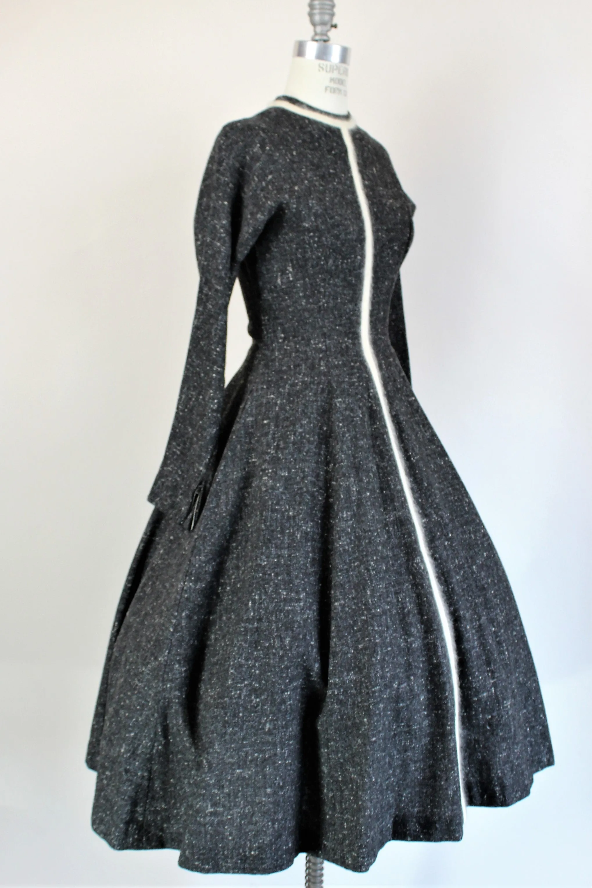 Vintage 1950s Beldon Cann New Look Gray Tweed Dress With Pockets And Angora Trim