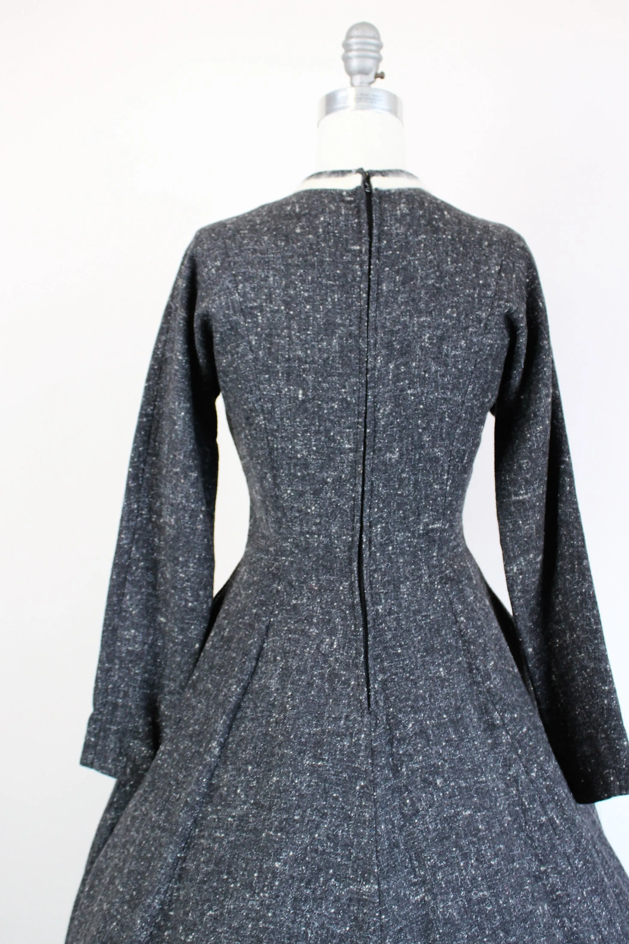 Vintage 1950s Beldon Cann New Look Gray Tweed Dress With Pockets And Angora Trim
