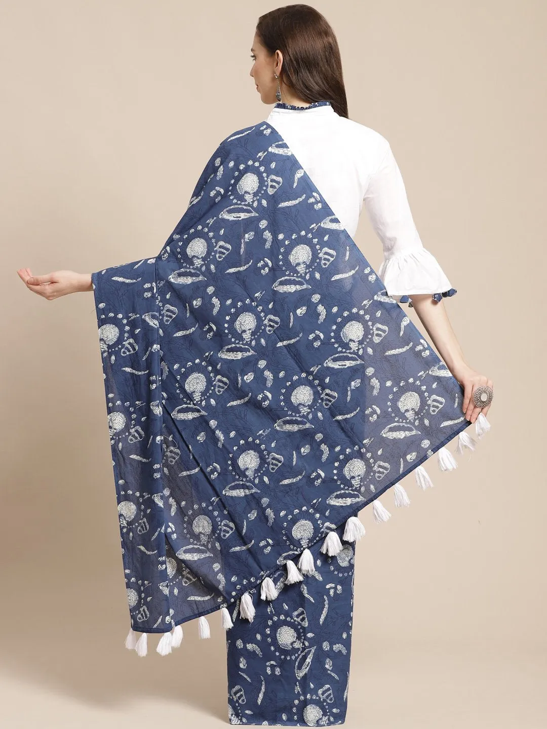 Women White Printed Saree With Solid White 3/4Th Sleeve Bell Sleeve Blouse